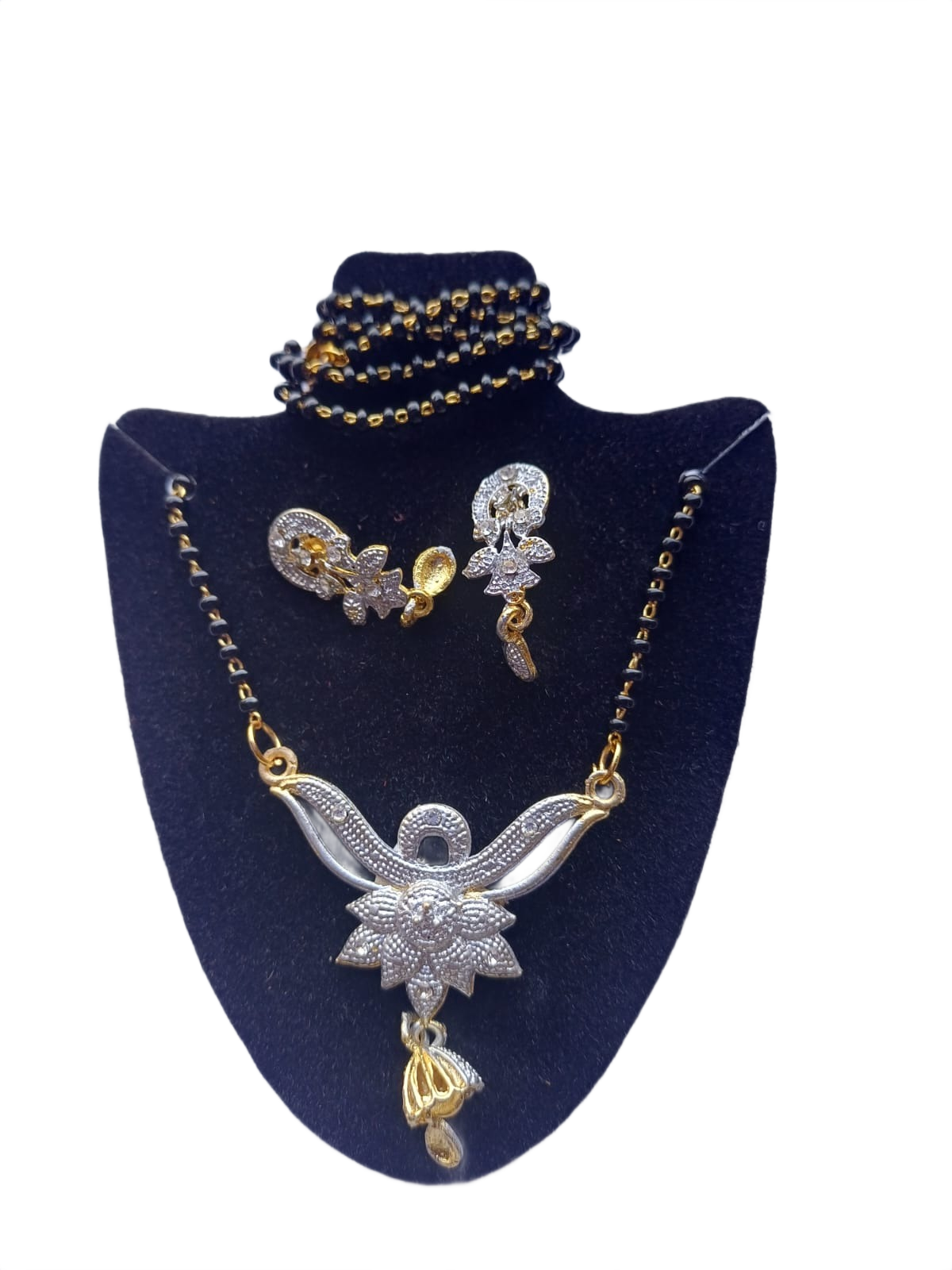 Lotus Pendant Mangalsutra Set - Image 2