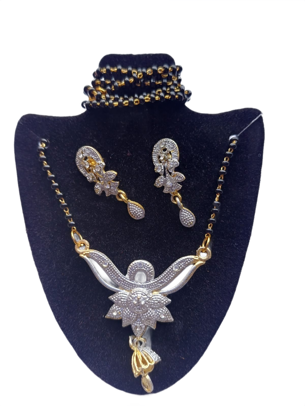 Lotus Pendant Mangalsutra Set